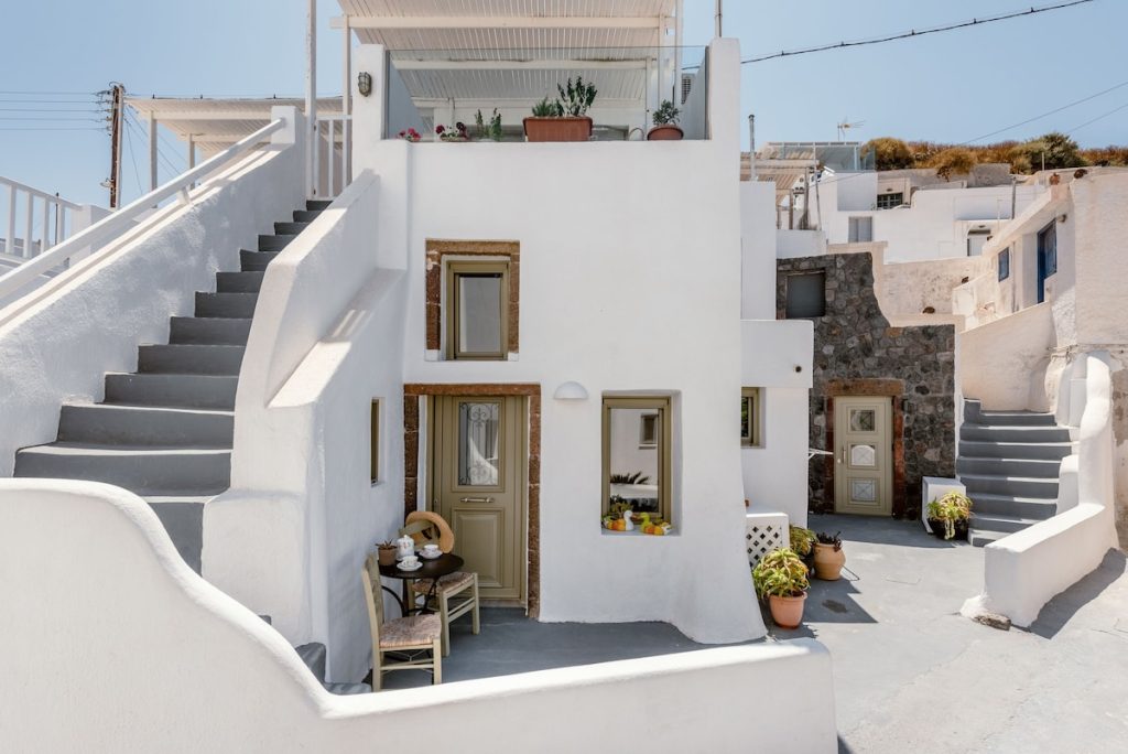 15 Best Airbnbs in Santorini, Greece (2023 Edition)
