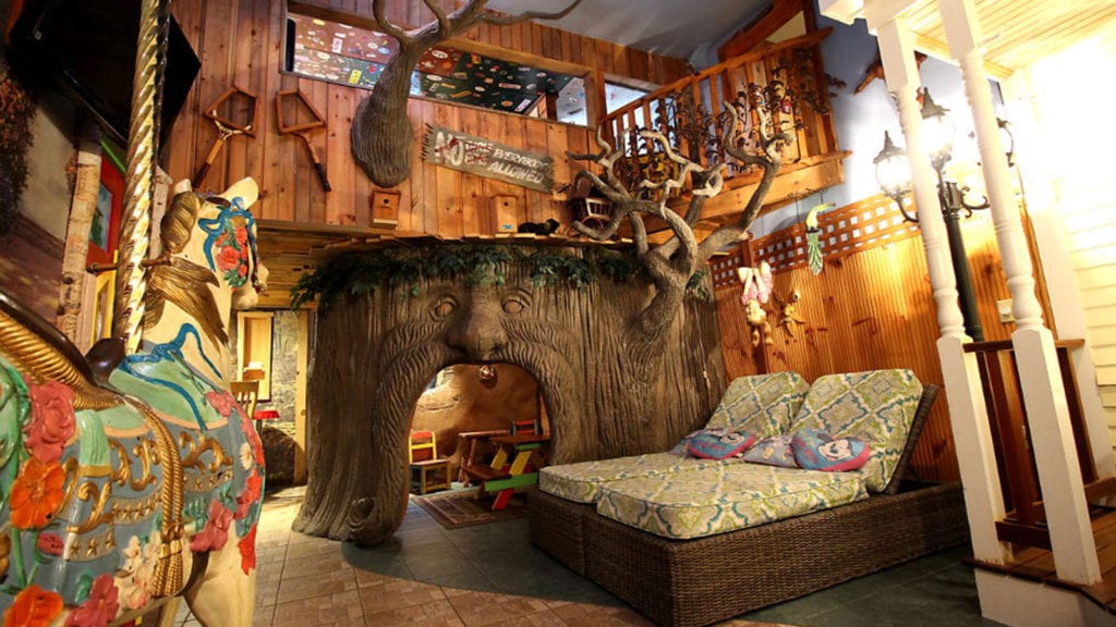 17 Kid-Themed Hotel Rooms That Will Delight the Whole Family (2023)