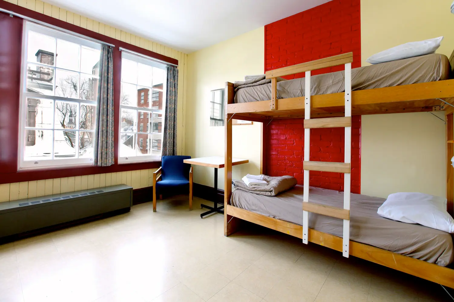 5 BEST Hostels in Québec City (Updated 2024)