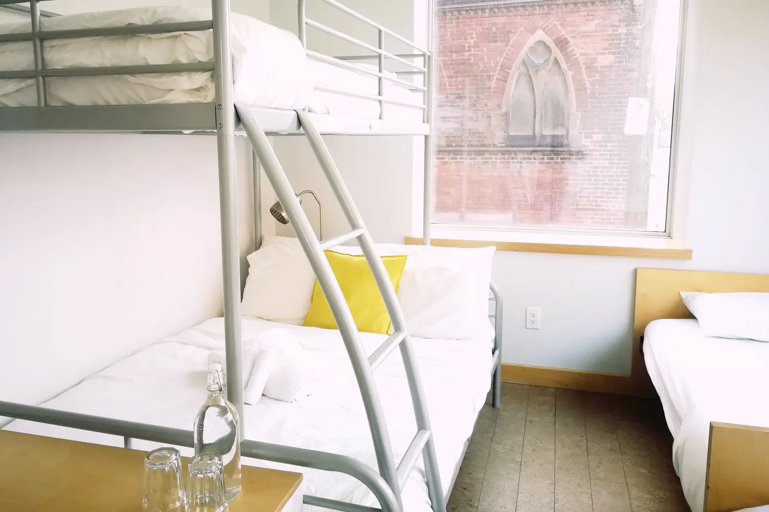 8 BEST Hostels in Toronto (Updated 2024)
