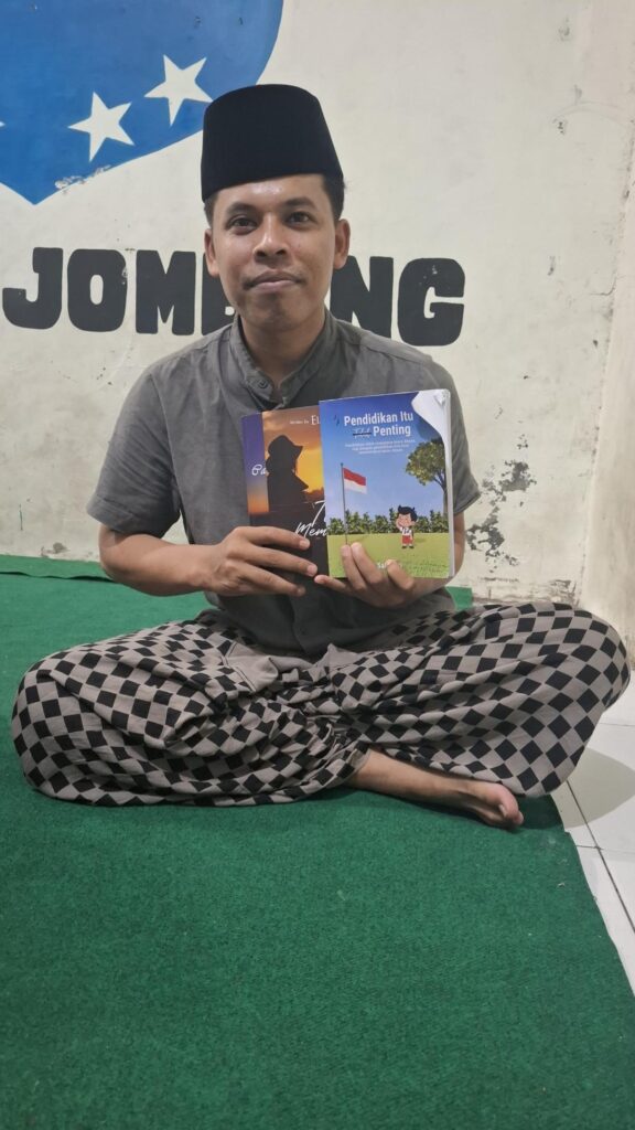 Jejak Langkah Anak Petani Merintis Karirnya Menjadi Penulis