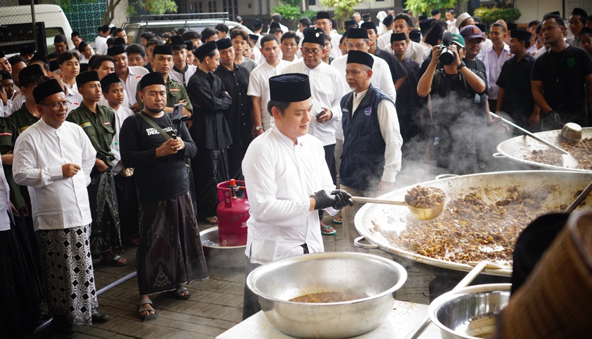 Bobon Santoso Ungkap Kesan Masak Bareng 2000 Santri Tebuireng