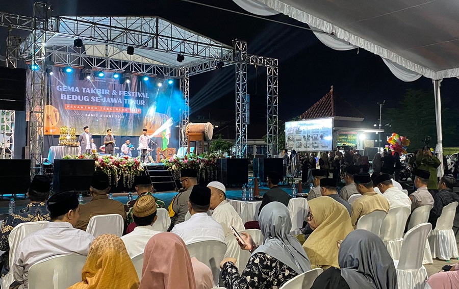 Ribuan Masyarakat Meriahkan Takbir Keliling Malam Idul Adha di Pesantren Tebuireng