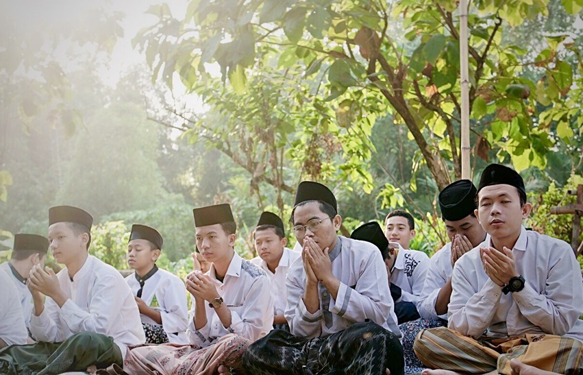 Tanah Ini Pernah Sujud | Tebuireng Online