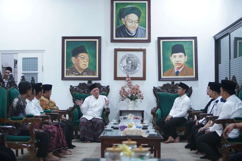 Kaesang Ziarah ke Makam Gus Dur, Dapat Pesan Kebangsaan dari Kiai Kikin