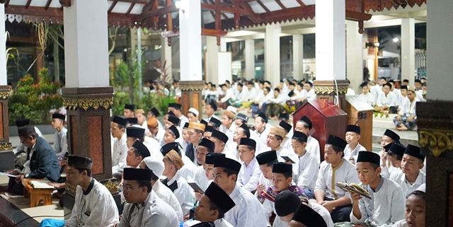 Bagaimana Hukum Tawasul Menggunakan Redaksi شيء لله