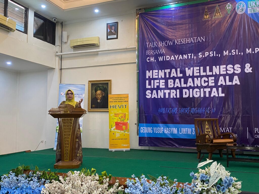 Bu Nyai Lelly Lailiyah Hakim Beri Pesan Khusus kepada Santri Husada