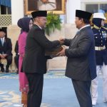 Dari Pesantren ke Istana: Sepak Terjang Kiai Yusuf Hasyim Raih Bintang Mahaputra