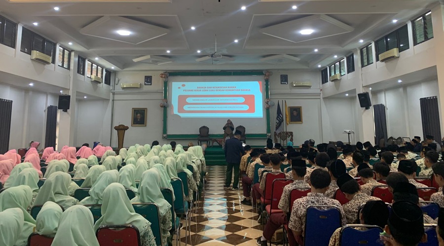Seminar Bahasa Tingkat SMP/MTs, Membuka Wawasan Santri Tebuireng