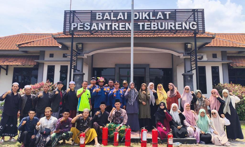 Edukasi Bahaya Kebakaran, Pesantren Sains Tebuireng Gelar Pelatihan bersama Damkar Jombang