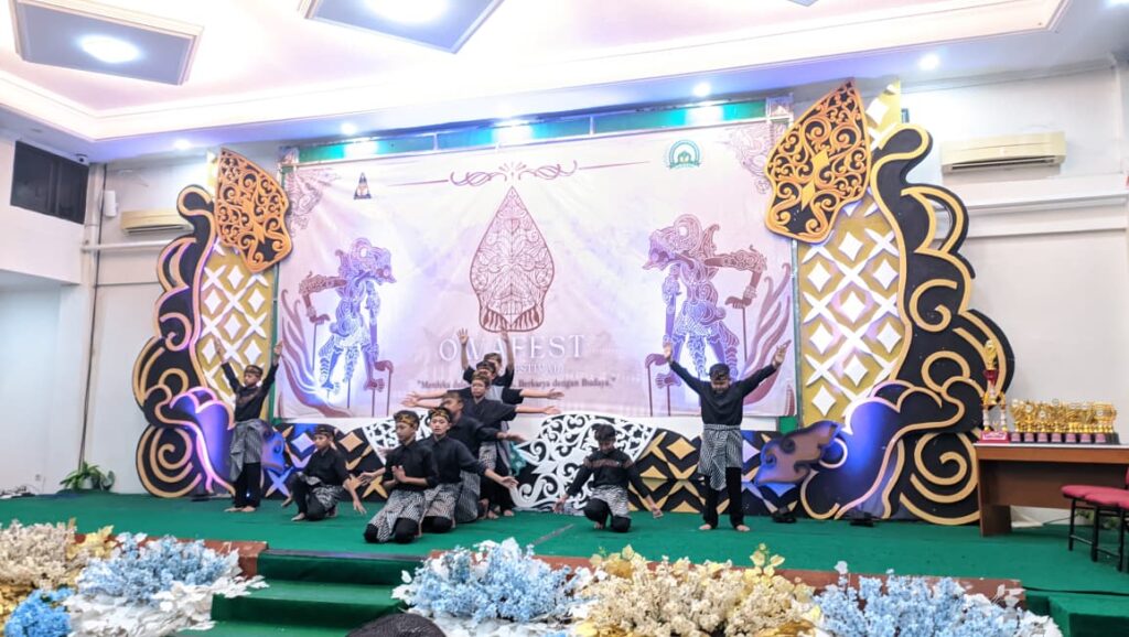 Santri Tsanawiyah Tebuireng Tunjukkan Kreativitas dalam OWAFEST 2025