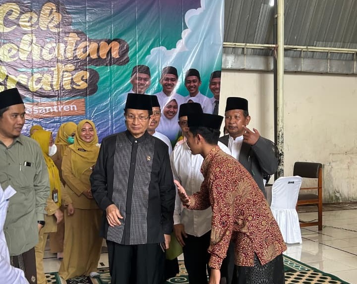 Dukung Santri Sehat, Menag Nasaruddin Ikut Cek Kesehatan di Tebuireng