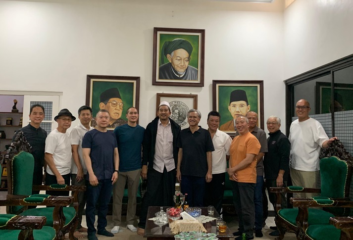 Suami Yenni Wahid, Dhohir Farisi Ziarah ke Makam Gus Dur