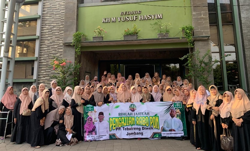 Bu Nyai Lelly Pimpin Rihlah dan Pengajian Rabu Pon Muslimat NU Diwek