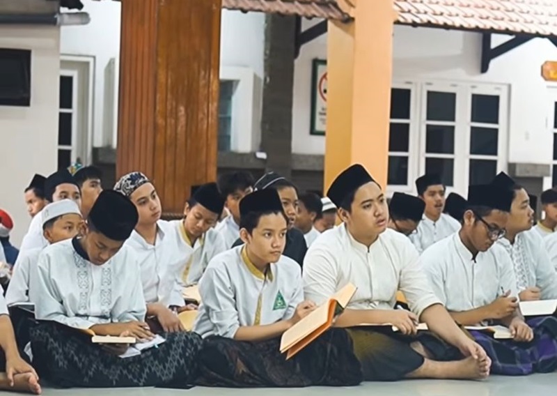 Dilema Pembina Pesantren | Tebuireng Online
