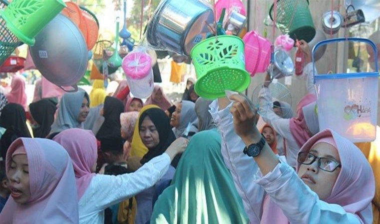 Mengkaji Tradisi Rebutan dalam Perayaan Maulid