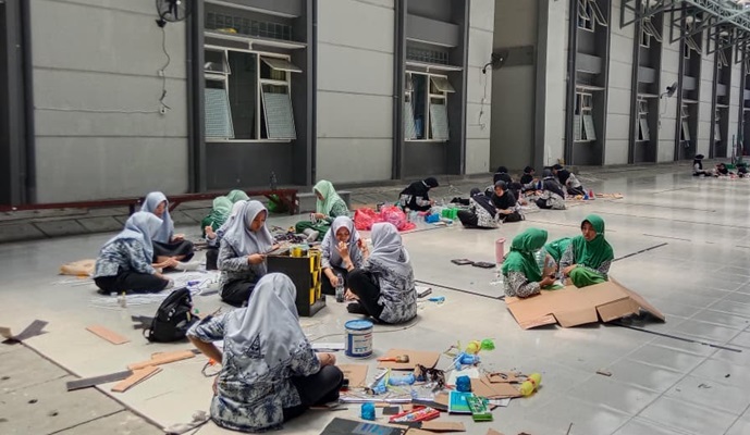 Pesantren Tebuireng Gelar Lomba Daur Ulang Sampah dan Poster Bertema Kebersihan