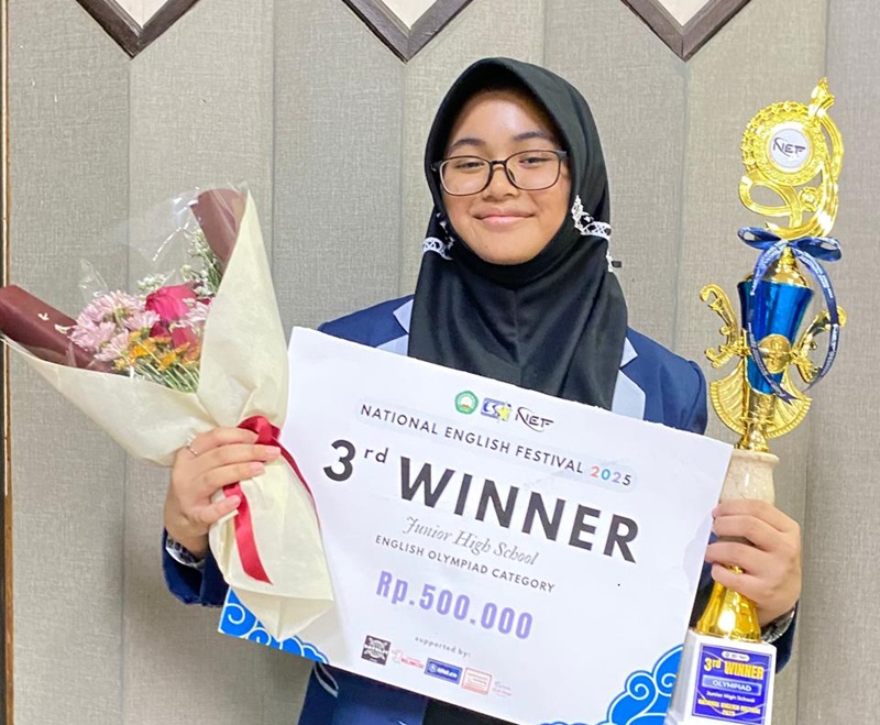 Keren! Siswi SMP Sains Tebuireng Raih Prestasi Level Nasional